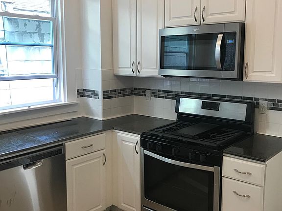 2nd image of 259 Ashland Ave Floor 1