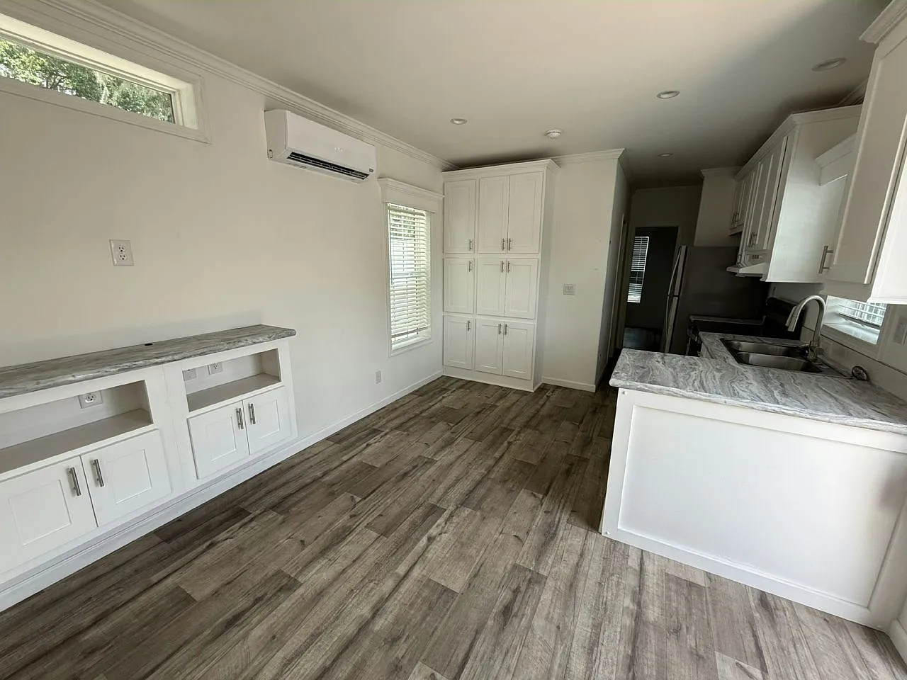 1 bed, 1.0 bath, $1,024 — Photo 2