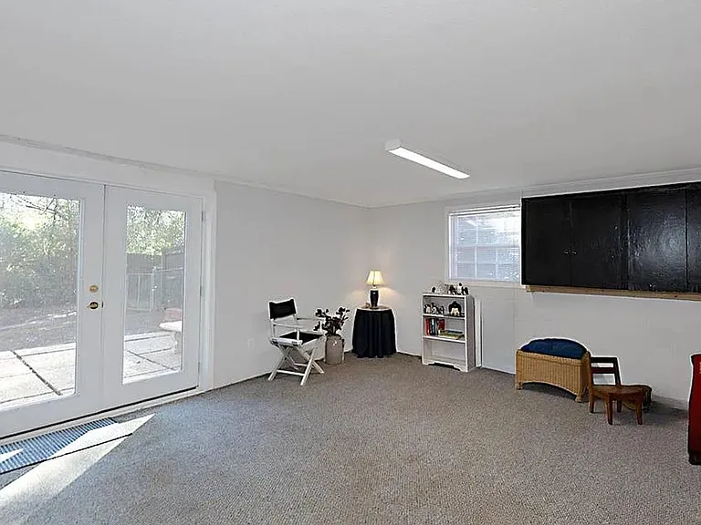 2969 Roswell Ln — Photo 10