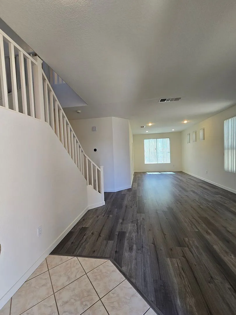 A Fabulous 3 Bedroom Home in Seven Hills — Photo 4