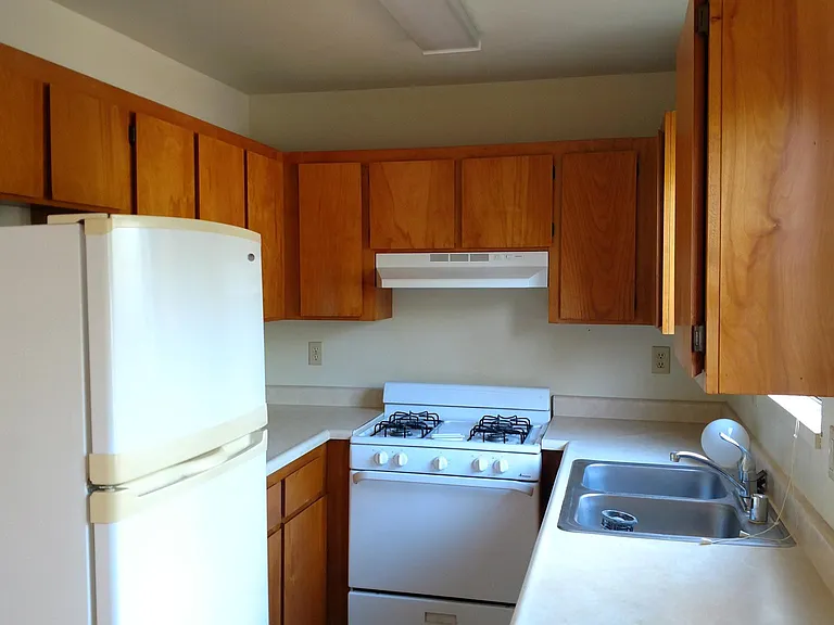 1648 Fischer Ave — Photo 3
