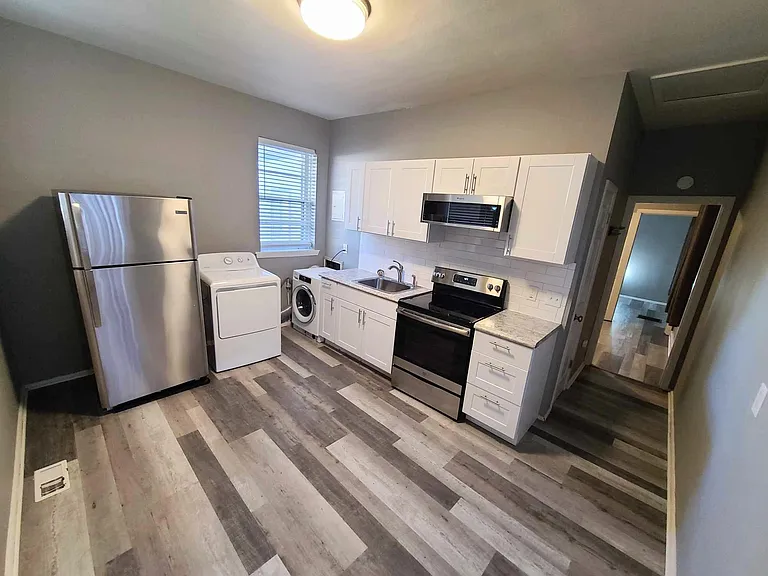 610 Clark St #1 — Photo 6