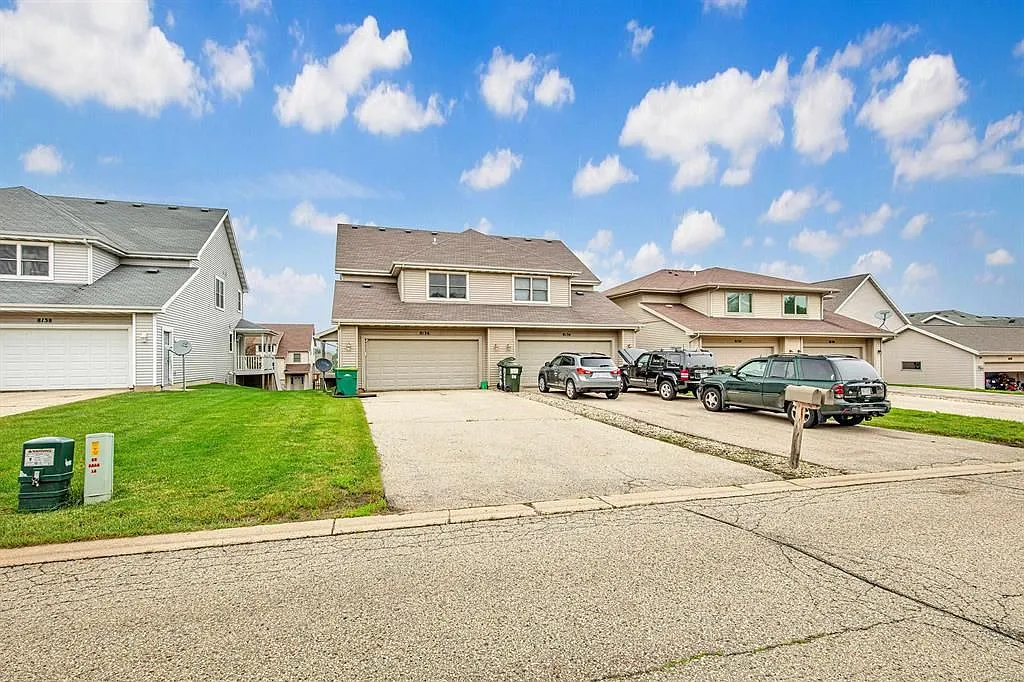 3 bed, 3.5 bath, 2000 sqft, $2,745 — Photo 1