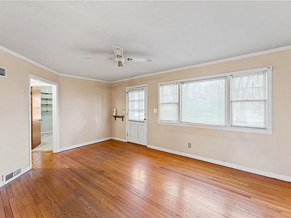 3rd image of 5037 Buena Vista St