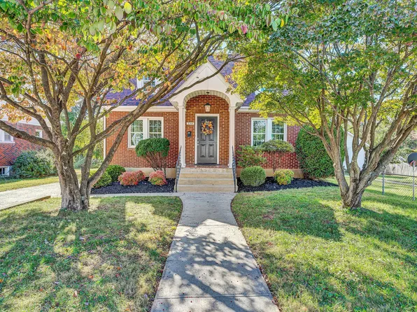 3144 Round Hill Ave NW, Roanoke, VA 24012