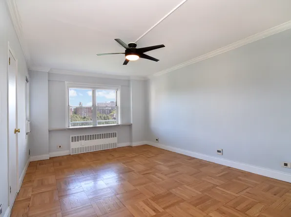 750 Kappock Street image 13 of 27