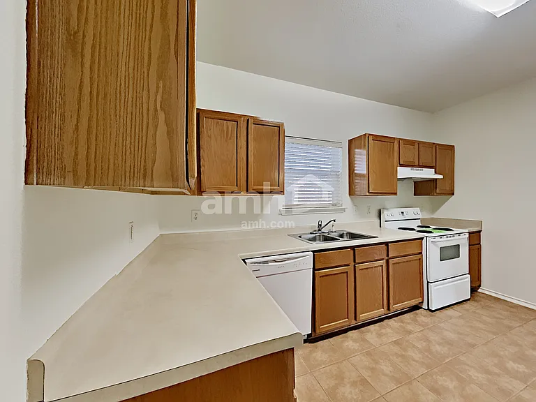 2915 Encino Riv — Photo 4