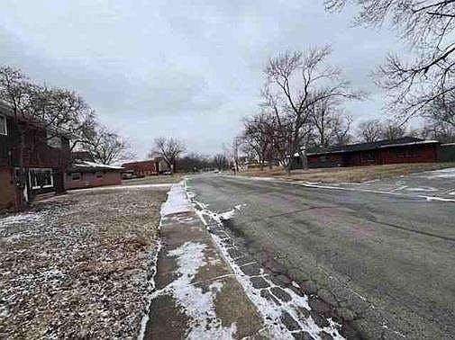 5th image of 163 Nashua St