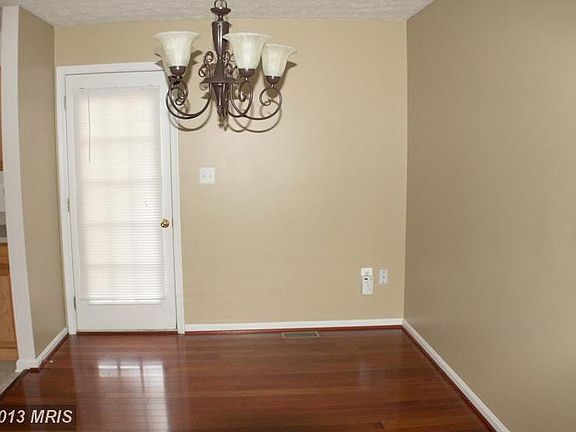 4th image of 227 Surrey Club Ln