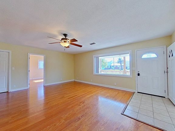 3rd image of 108 Union St