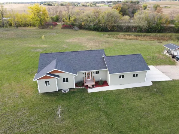 608 Borgrud Ln, Evansville, MN 56326