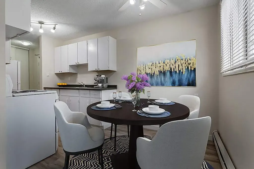 Huxley Apartments — Photo 3