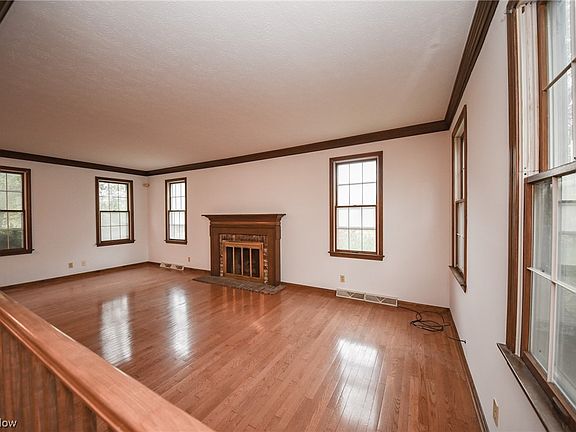 5th image of 2041 W 130th St