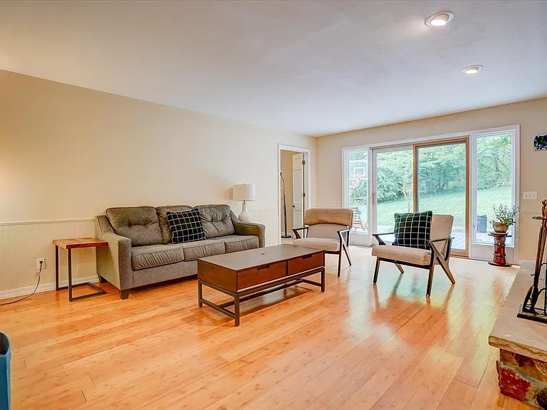 210 Shiloh Dr — Photo 7