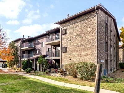 59 W 64th St APT 202, Westmont, IL, 60559