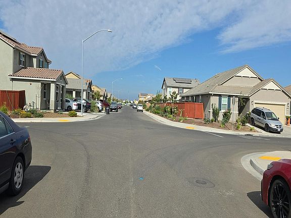5th image of 636 Featherstone Dr