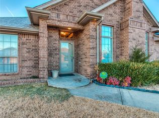 2008 Oak Dr, Moore, OK 73170