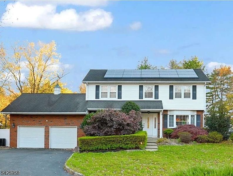 1st image of 15 Sweetwood Ct