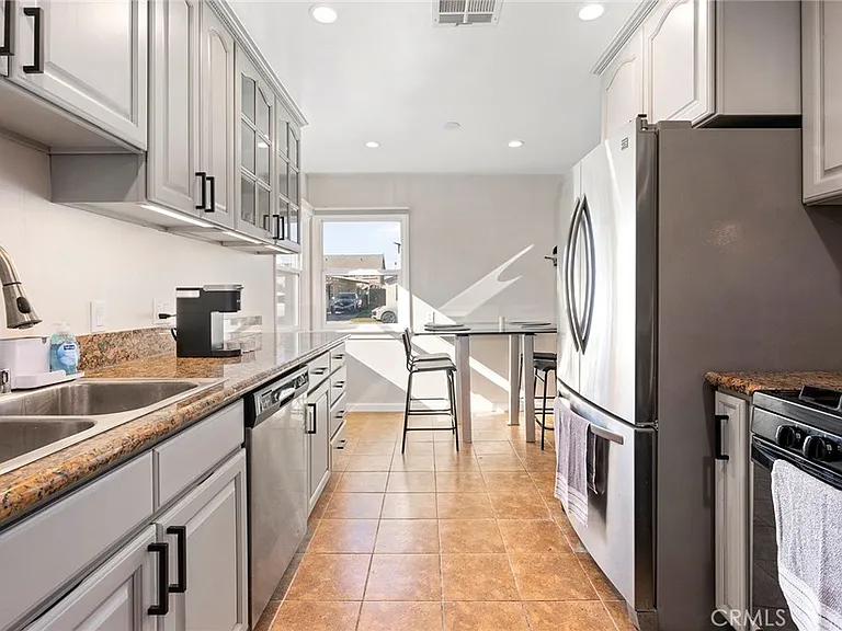 18228 Regina Ave — Photo 8