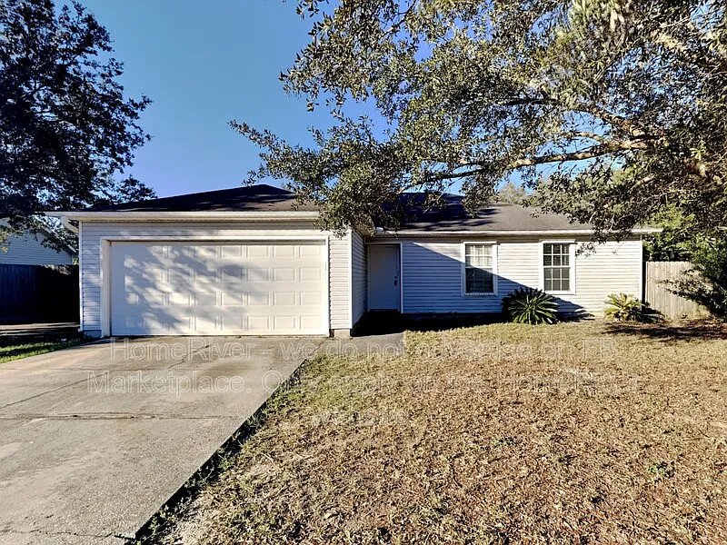 3 bed, 2.0 bath, 1458 sqft, $2,100 — Photo 2