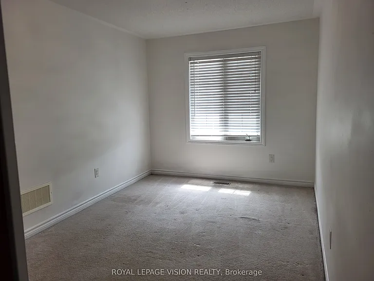 715 Agnew Cres #UPPER — Photo 17