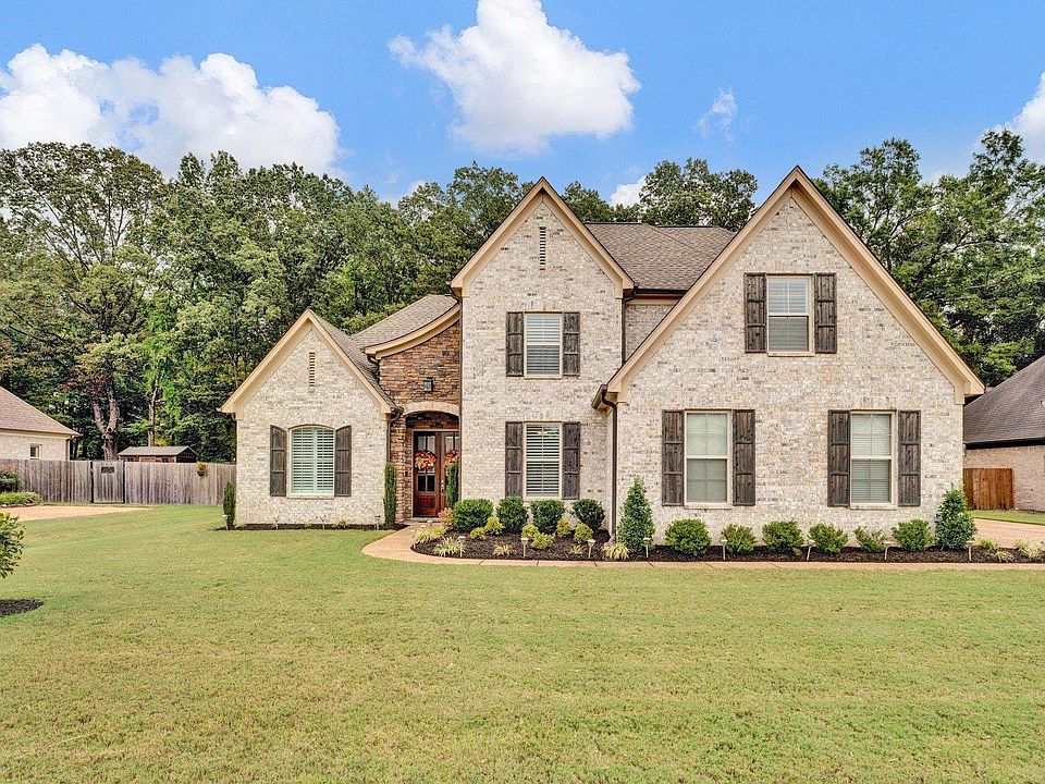 1st image of 812 Woodland Levee Way