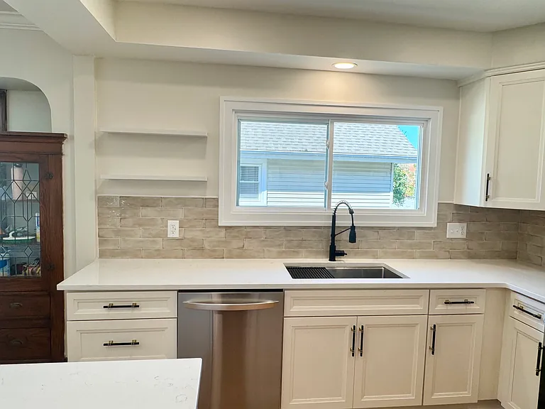 2121 Eldred Ave #UP — Photo 3