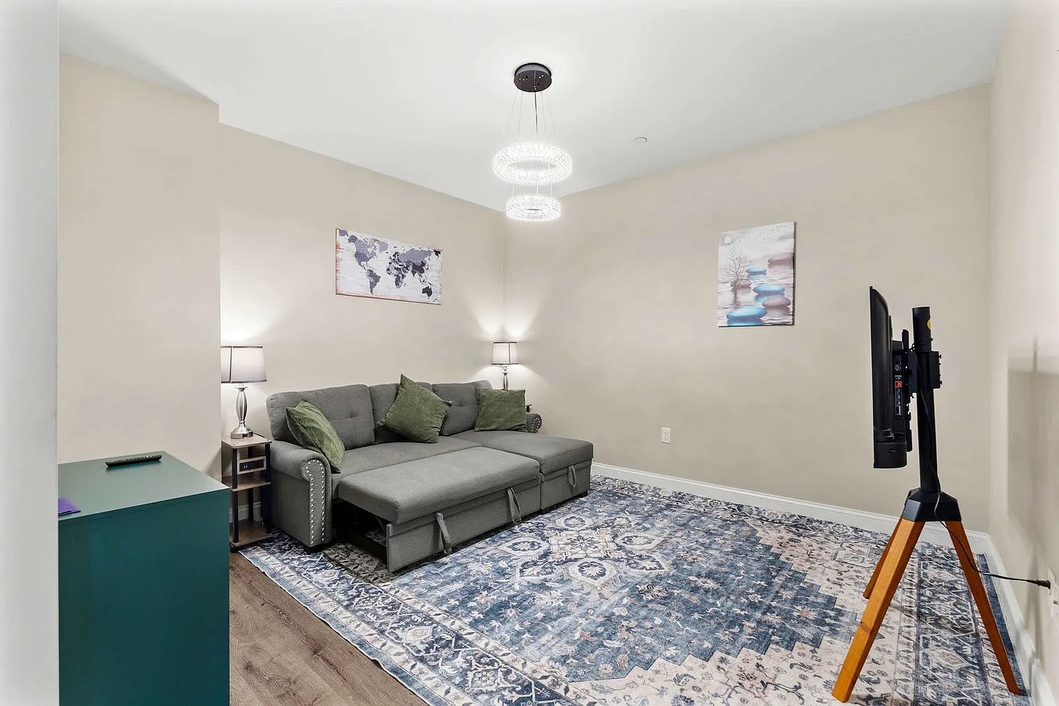 2 bed, 1.0 bath, 839 sqft, $5,232 — Photo 1