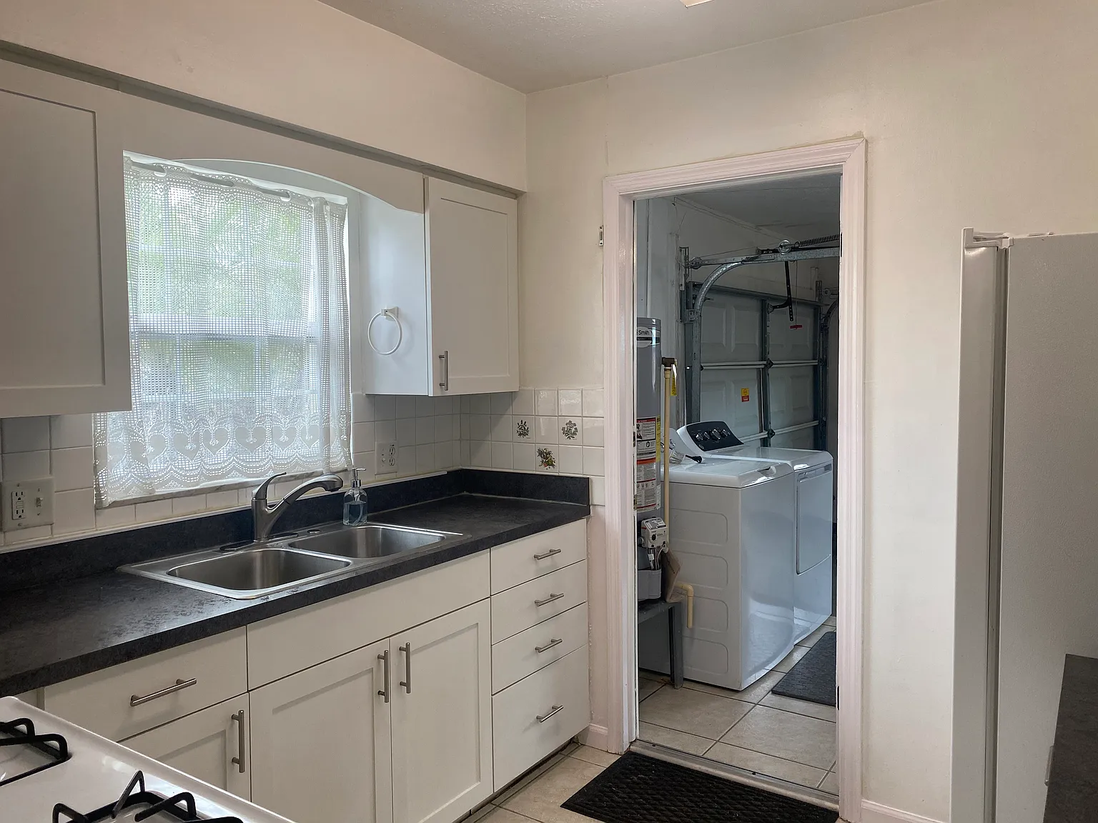 3 bed, 1200 sqft, $2,000 — Photo 3