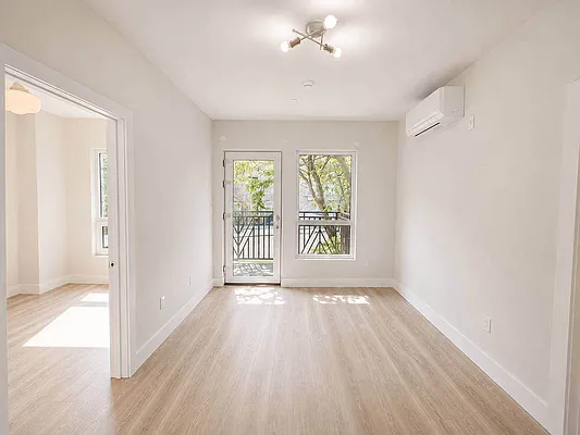 Living room, photo 1