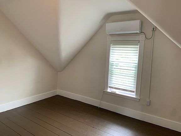 4th image of 296 Hilldale Ave #3