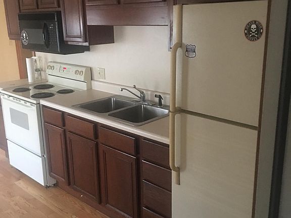 5th image of 109 Lake Ave APT 2