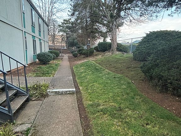 5th image of 4810 Sunnyside Rd SE APT 9