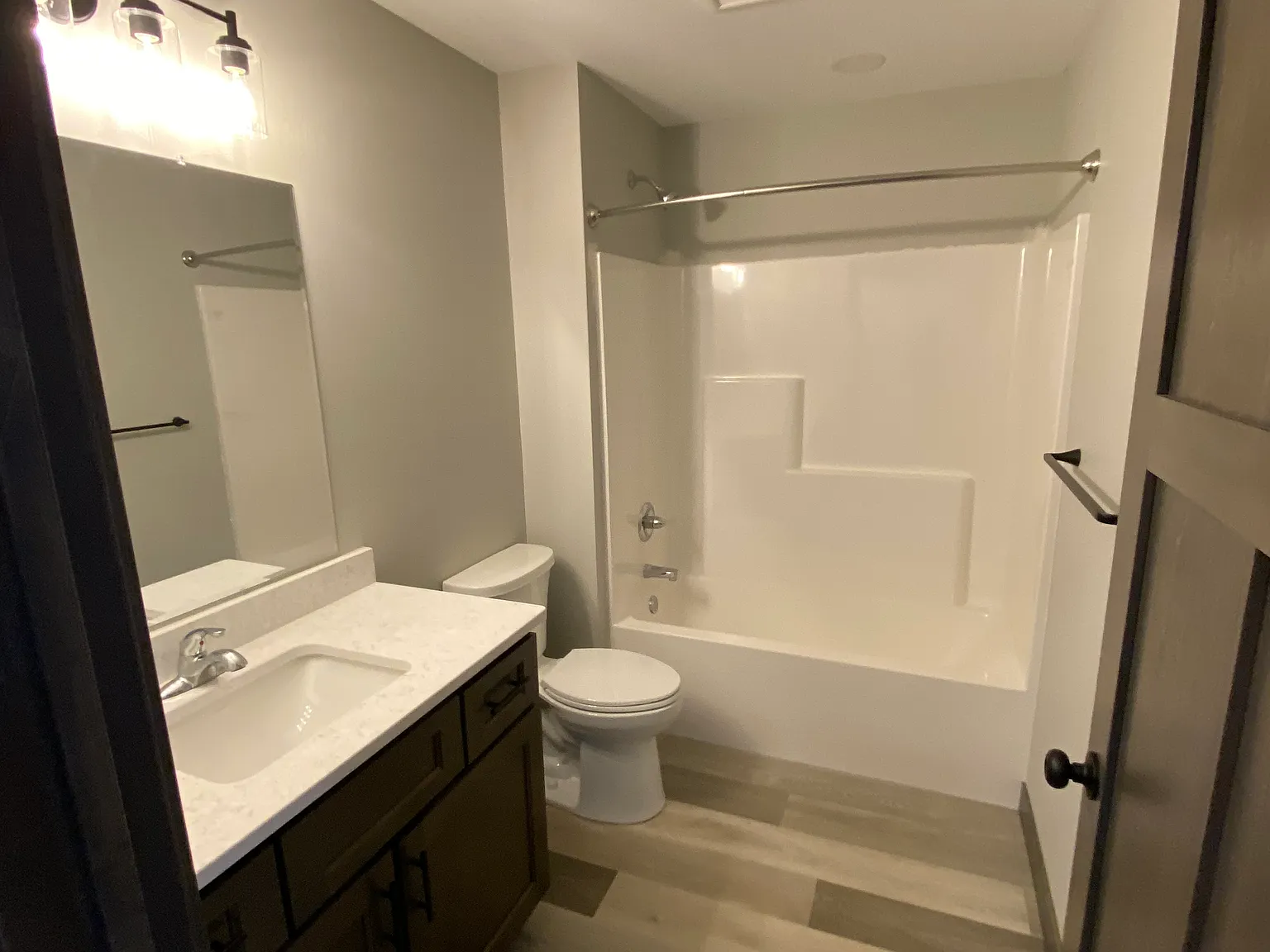 3 bed, 2000 sqft, $1,900 — Photo 4