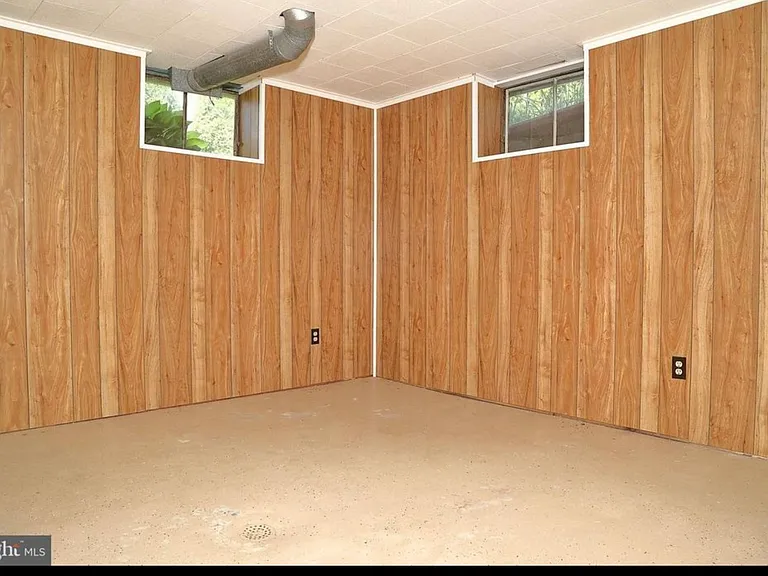 68 Pilgrim Dr — Photo 4