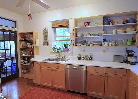 4th image of 1042 E Blaine Ave