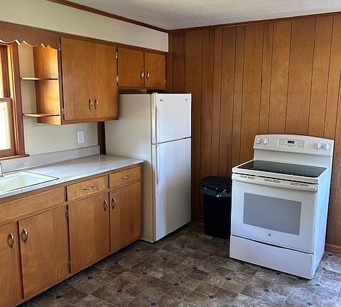 3rd image of 618 E Joliet St