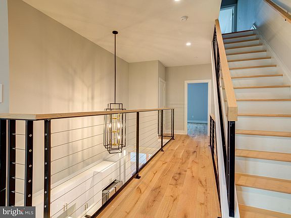 5th image of 1021 E Palmer St