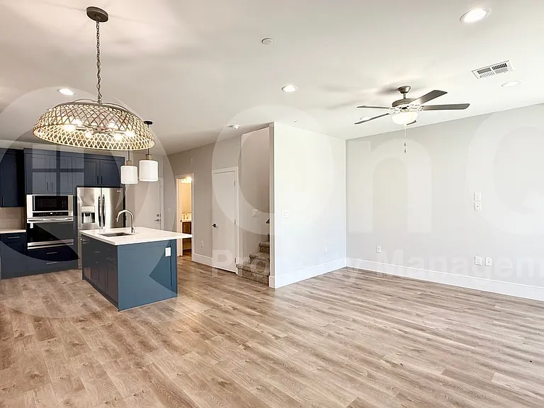 165 E Hearne Way — Photo 4
