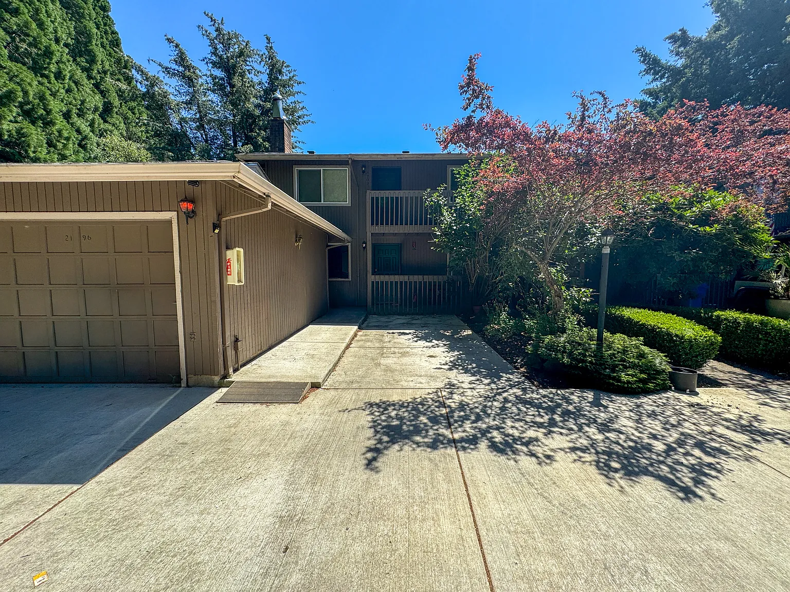 2 bed, 1050 sqft, $1,550 — Photo 1