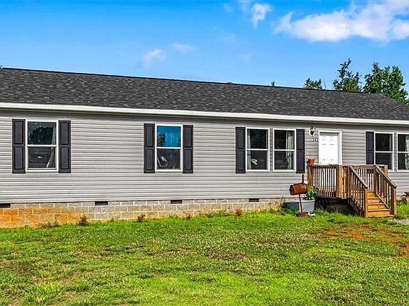 4th image of 243 Blue Rose Ln