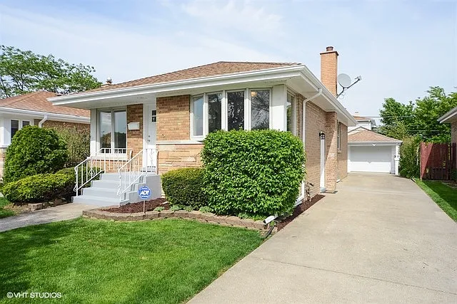 2545 Ernst St photo 1