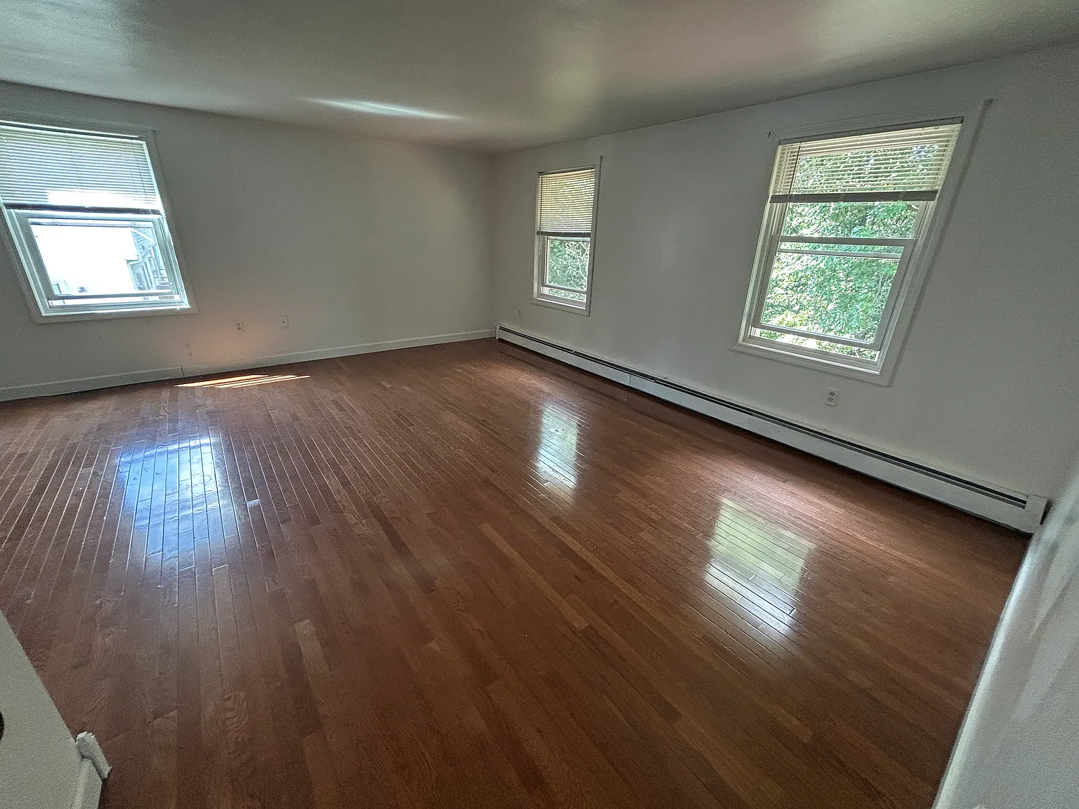 4 bed, 2233 sqft, $3,300 — Photo 4