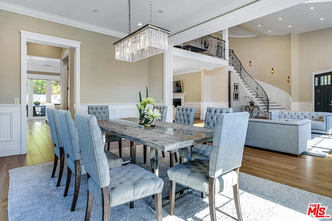 5 bed, 4.5 bath, 4518 sqft, $15,000 — Photo 2