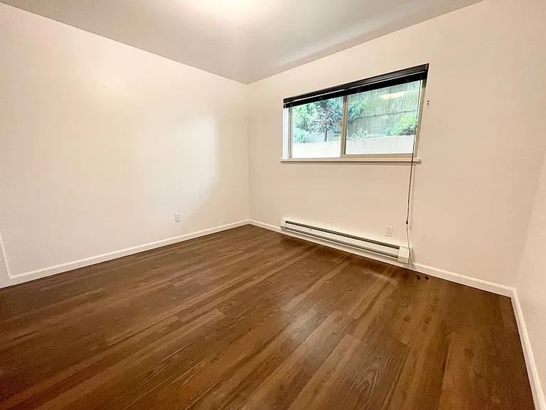 Bayview Apartments — Photo 90