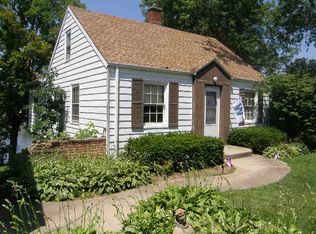 6N248 Riverside Dr, St Charles, IL 60174