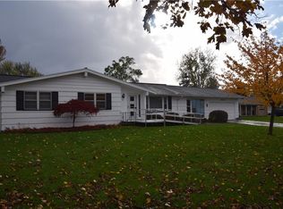 59 Woodbriar Dr, Rochester, NY 14616