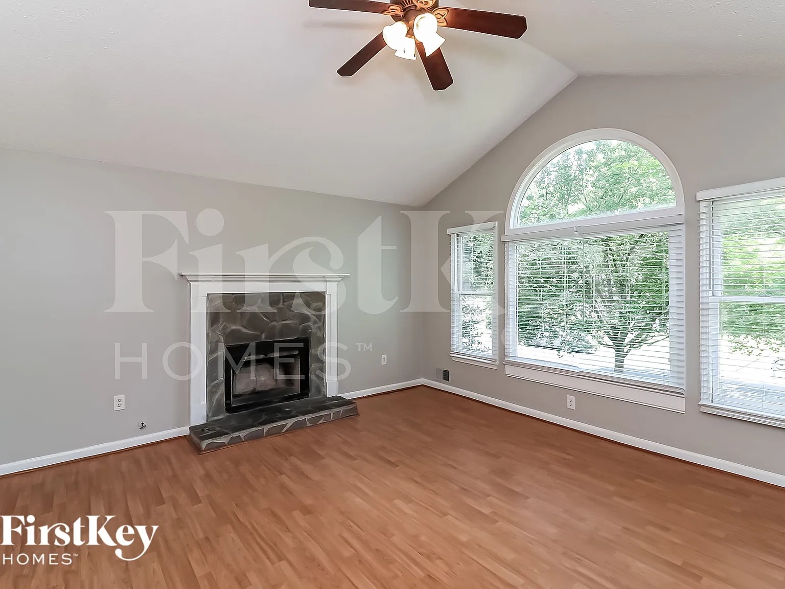 3 bed, 2.5 bath, 1244 sqft, $1,590 — Photo 3