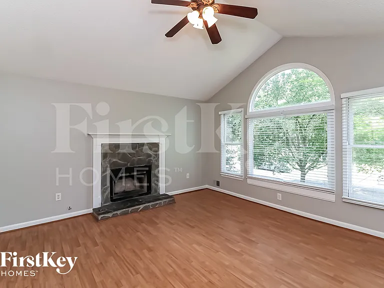 1688 Independence Dr — Photo 3