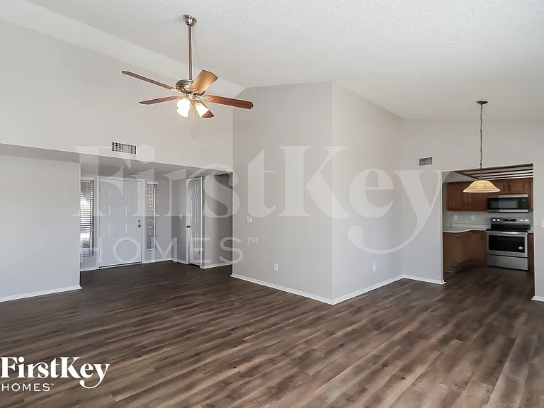8603 W Diana Ave — Photo 5